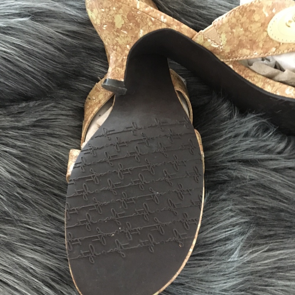 Shoe - Picture 3 of 3